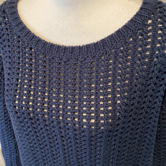 Navy LL Bean signature sweater - Picture 4 of 4